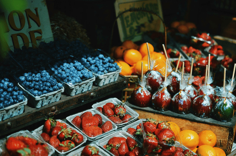 buying food at Belleville Marché