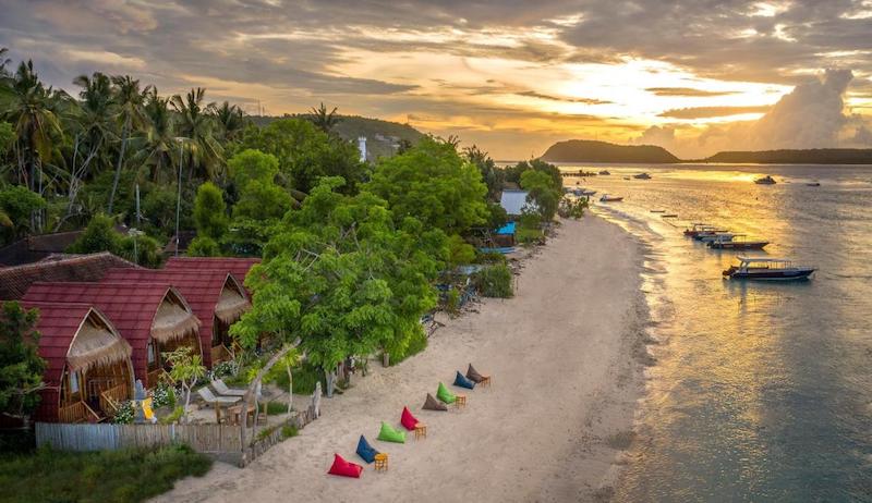 The Santen Lounge at Santen Beach Bungalows