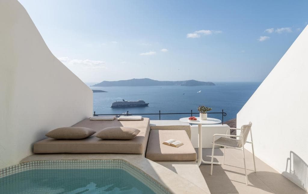 where to stay in Santorini