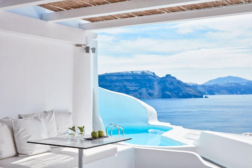 where to stay in Santorini